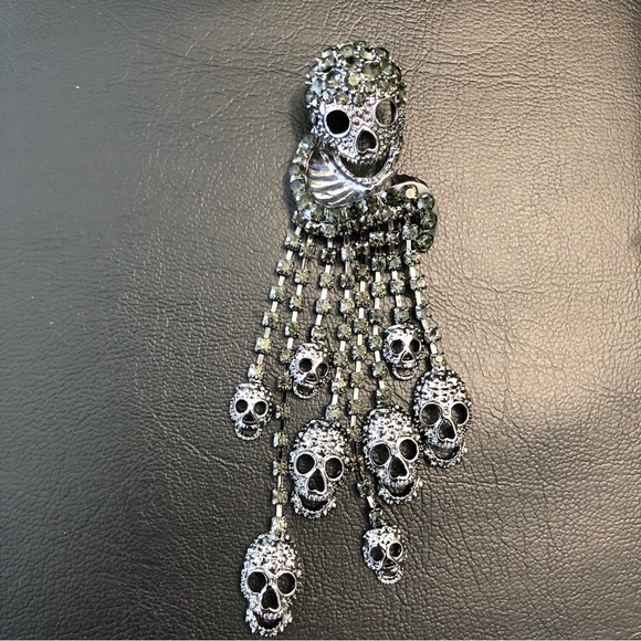 ‼️🔥last chance Unisex gunmetal color Rhinestone skull single earring - Picture 1 of 10